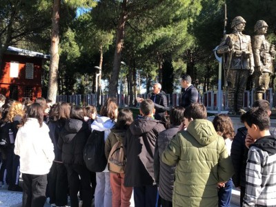 Çanakkale Opet Tarihe Saygı Orta Okulu ,Çanakkale Şehitler Abidesi Çevre Düzenleme Uygulama İşi Şantiyemizi Ziyarete Geldi.