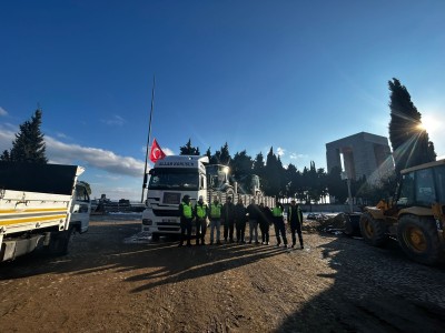 Deprem Bölgesine Gönderilmek Üzere Kepçelerimiz Yola Çıktı